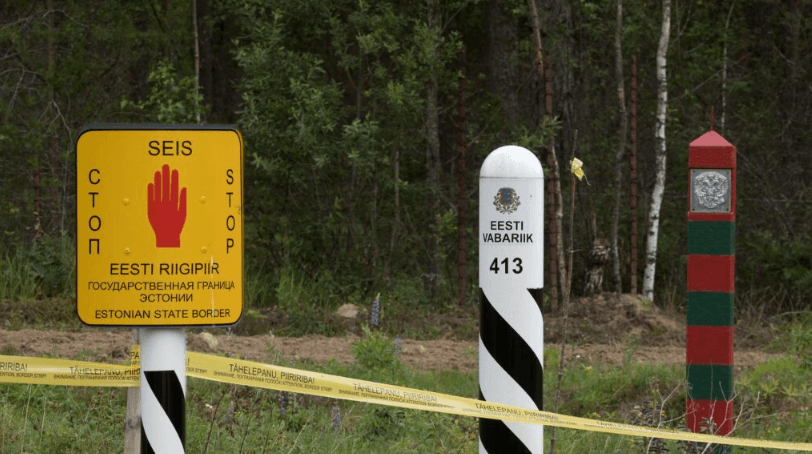 Estonian and Russian border markings on the Estonia-Russia border. Photo by Toomas Tuul.